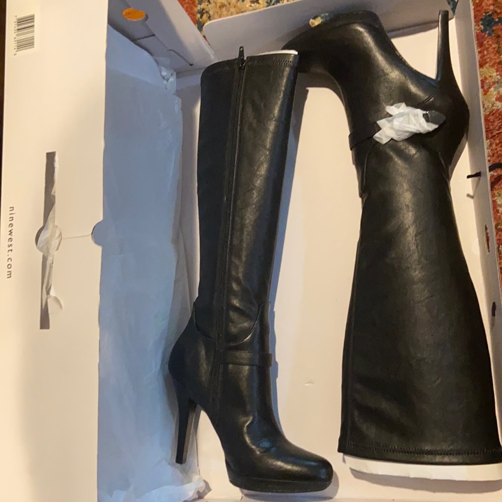 Knee high back leather boots